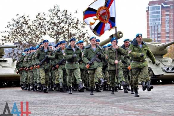 Донецк отметил годовщину создания первого армейского корпуса (ФОТО) | Русская весна