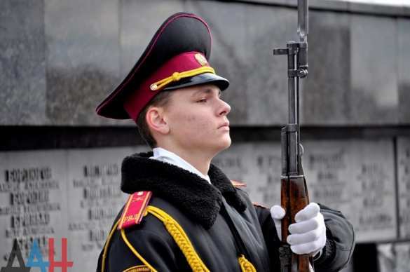 Донецк отметил годовщину создания первого армейского корпуса (ФОТО) | Русская весна