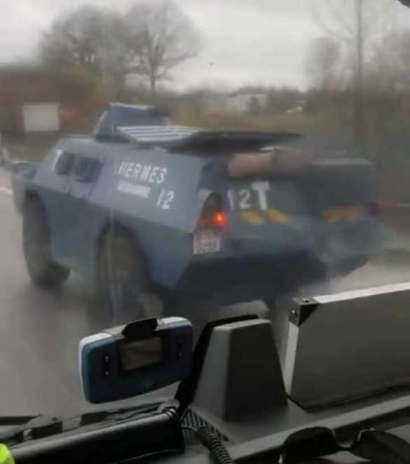 В Париж стягивают бронетехнику (ФОТО, ВИДЕО) | Русская весна
