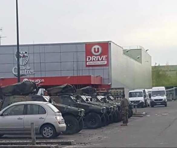 В Париж стягивают бронетехнику (ФОТО, ВИДЕО) | Русская весна