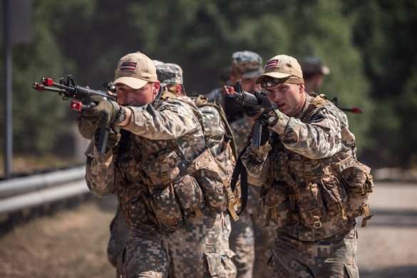 «Украинский сценарий»: Латвия подняла войска по тревоге (ФОТО) | Русская весна