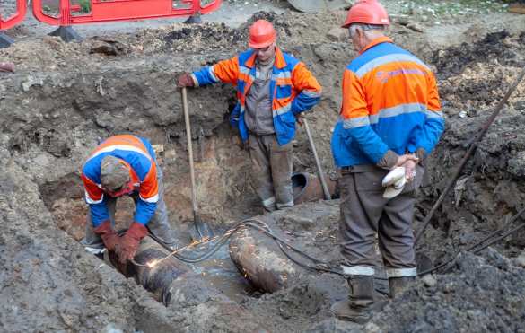 В Киеве начались массовые прорывы труб после подачи горячей воды (ФОТО) | Русская весна
