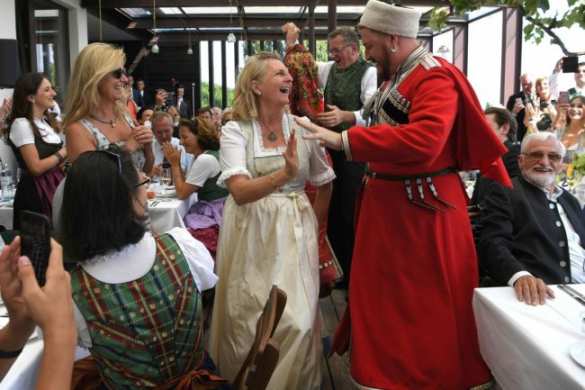 Казаки Кубанского хора рассказали о выступлении на свадьбе главы МИД Австрии (ФОТО, ВИДЕО) | Русская весна