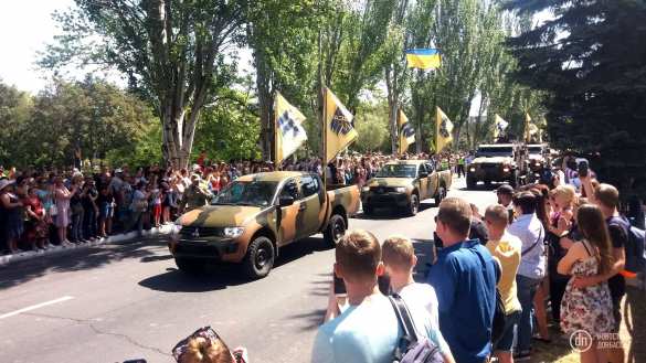 ВСУ совместно с неонацистами провели военный парад в оккупированном Мариуполе (ФОТО, ВИДЕО) | Русская весна