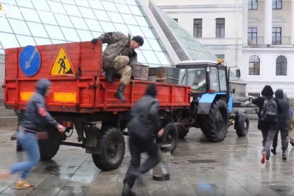Во время разбора баррикад третьего Майдана «Азов» подрался с «Революционными Правыми Силами» (+ФОТО) | Русская весна