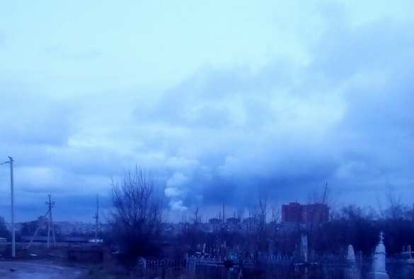 «Мариуполь в огне»: перепуганные жители сообщили о страшных вспышках и грохоте на «Азовстали» (+ФОТО, ВИДЕО) | Русская весна