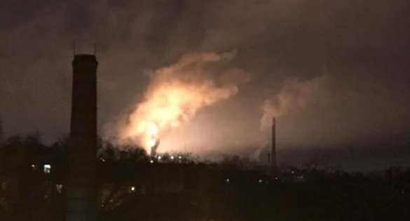 «Мариуполь в огне»: перепуганные жители сообщили о страшных вспышках и грохоте на «Азовстали» (+ФОТО, ВИДЕО) | Русская весна