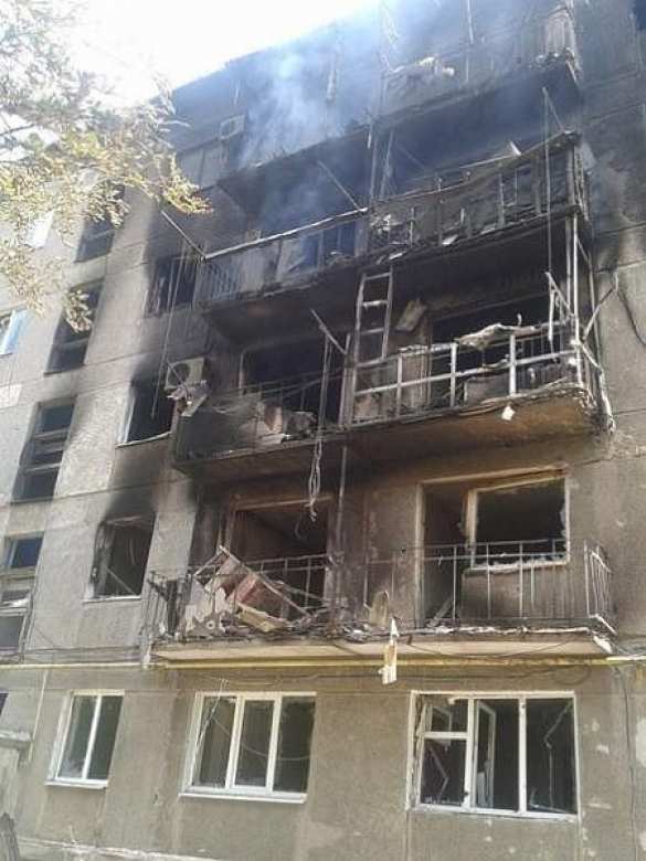 Фотолента последствий боев и обстрелов в Шахтерске | Русская весна