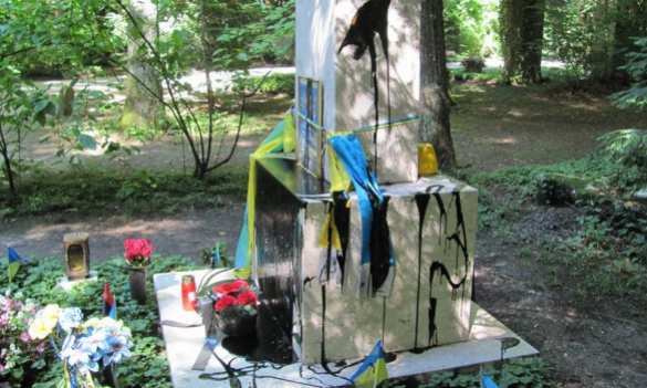 В Мюнхене осквернили могилу Бандеры (ФОТО) | Русская весна