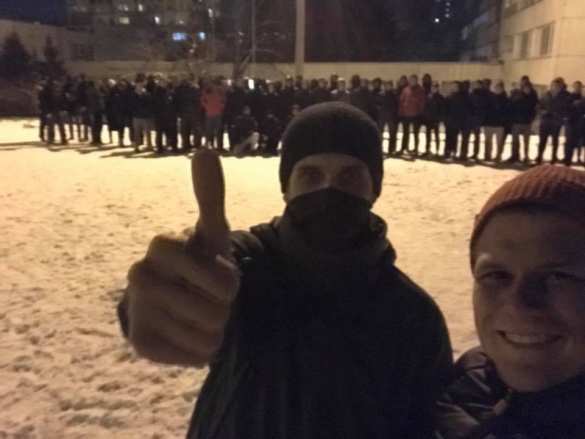 В Киеве неонацисты разгромили стройплощадку и избили охранников, сняв их унижение на камеру (ФОТО, ВИДЕО) | Русская весна