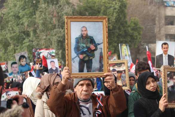 «Бессмертный полк»: 10000 сирийцев пронесли плакаты военных России и САР в благодарность за освобождение Алеппо (ФОТО) | Русская весна