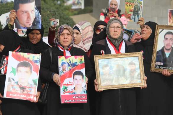 «Бессмертный полк»: 10000 сирийцев пронесли плакаты военных России и САР в благодарность за освобождение Алеппо (ФОТО) | Русская весна