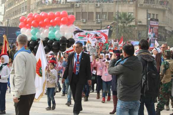 «Бессмертный полк»: 10000 сирийцев пронесли плакаты военных России и САР в благодарность за освобождение Алеппо (ФОТО) | Русская весна