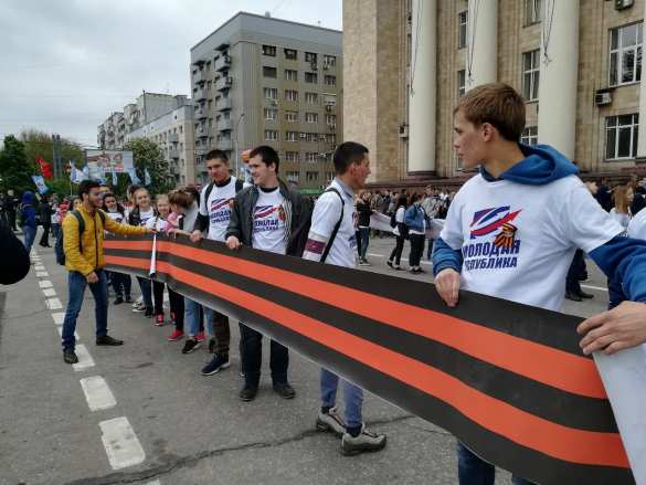 С портретами Гиви и Моторолы: многотысячный «Бессмертный полк» прошел по Донецку (ФОТО) | Русская весна