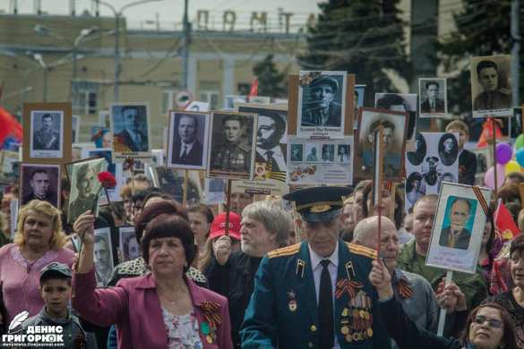 Вслед за парадом Победы на улицы Донецка вышел многотысячный «Бессмертный полк» (ФОТО, ВИДЕО) | Русская весна