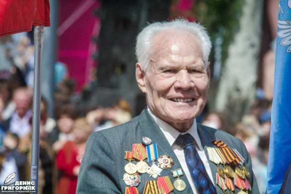 Вслед за парадом Победы на улицы Донецка вышел многотысячный «Бессмертный полк» (ФОТО, ВИДЕО) | Русская весна