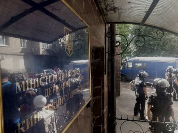 Боевики «Торнадо» устроили бунт в киевском СИЗО, спецназ готовится к штурму (ФОТО, ВИДЕО) | Русская весна