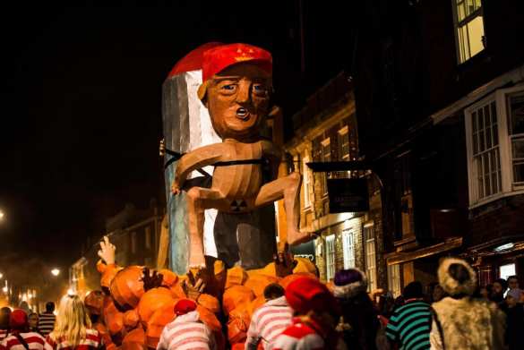 Англичане сожгли голого Ким Чен Ына, Трампа, Терезу Мэй и Вайнштейна (ФОТО, ВИДЕО) | Русская весна