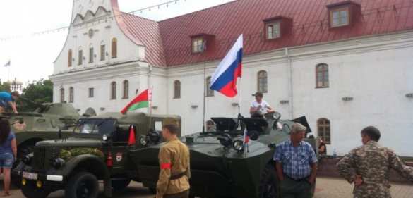 Колонна российской бронетехники с символикой ДНР и ЛНР едет по Белоруссии (+ФОТО, ВИДЕО) | Русская весна