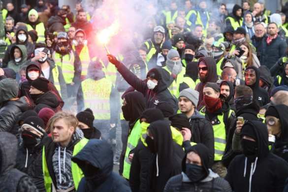 В Брюсселе «жёлтые жилеты» пытались штурмовать здание Европарламента (ФОТО) | Русская весна