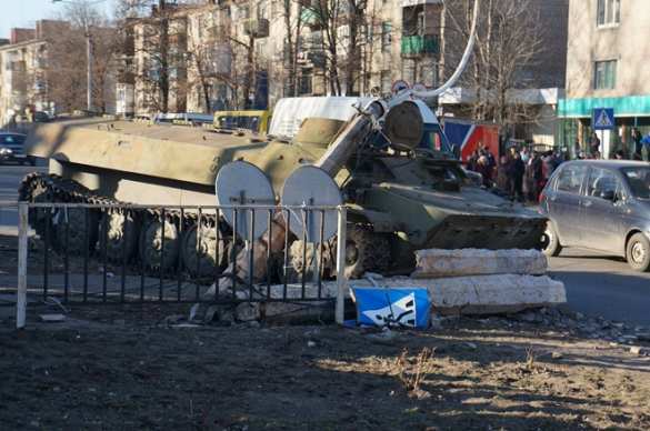 В Константиновке простились с Полиной, погибшей из-за пьяных украинских оккупантов (ВИДЕО/ФОТО) | Русская весна