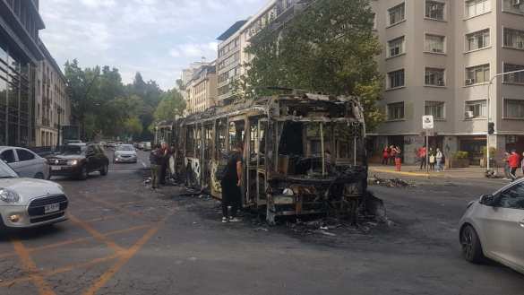 Чили в огне: протестующие жгут офисы энергетических компаний и общественный транспорт (ФОТО, ВИДЕО) | Русская весна