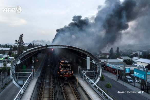 Чили в огне: протестующие жгут офисы энергетических компаний и общественный транспорт (ФОТО, ВИДЕО) | Русская весна