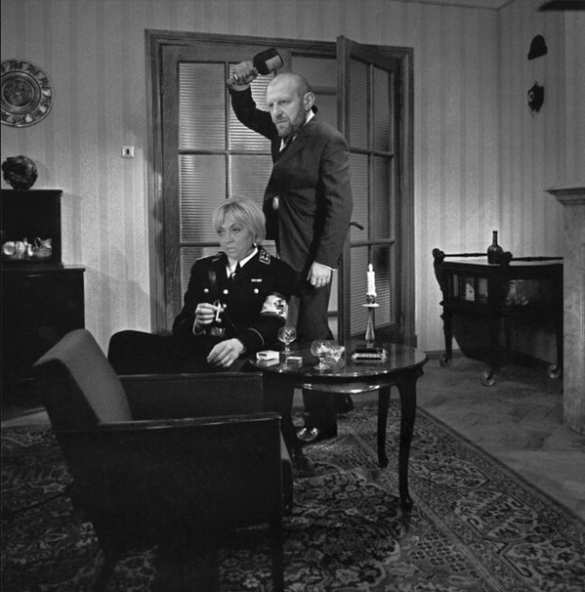 Это Украина: комбат батальона «Миротворец» разбил бутылку об голову женщины-депутата | Русская весна