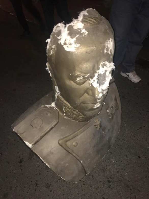 В Одессе разбили бюст маршала Жукова (ФОТО) | Русская весна