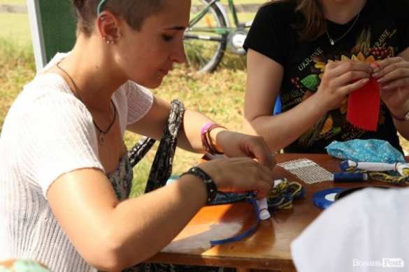 Пока украинская армия гибнет на Донбассе, свидомая молодежь отрывается на фестивале украинского духа Бандерштат под Луцком (фото, видео) | Русская весна