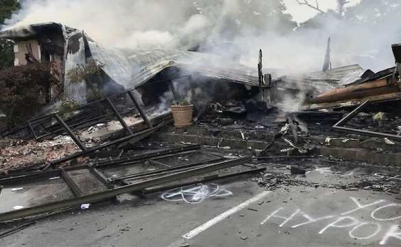 В США сожгли церковь из-за служб во время пандемии (ФОТО, ВИДЕО) | Русская весна