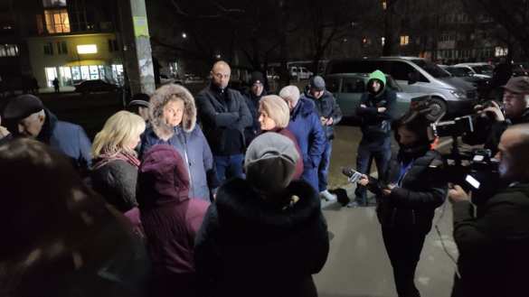 Жену украинца с коронавирусом забрали в обсервацию из-за бунта соседей (ФОТО, ВИДЕО) | Русская весна