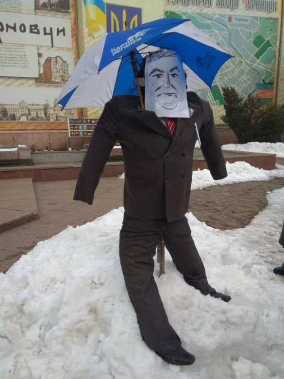В Черновцах сожгли чучело Порошенко (ФОТО) | Русская весна