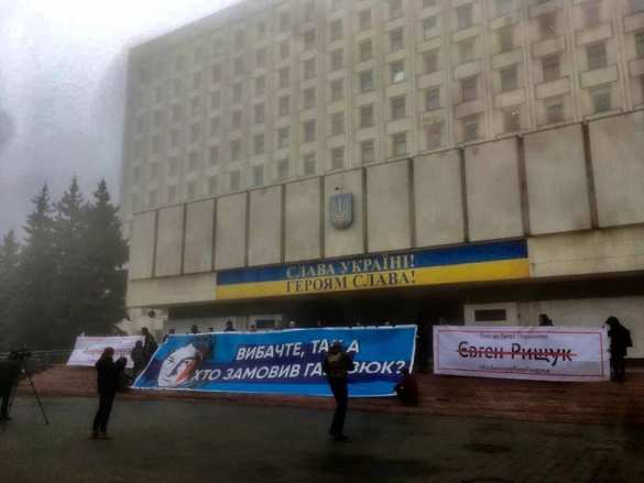 «Слава смельчакам»: Порошенко через чёрный ход подал документы в ЦИК (ФОТО, ВИДЕО) | Русская весна