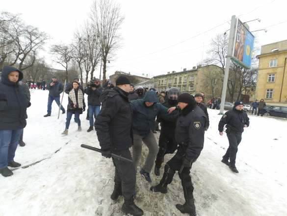 Цирк без границ: во Львове произошли жесткие стычки между зоозащитниками и полицией (ФОТО, ВИДЕО) | Русская весна