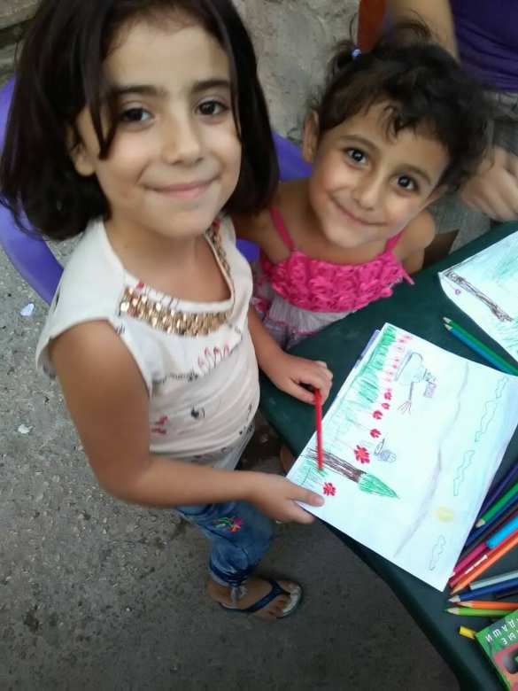 Трогательные кадры: Дети Сирии отправили рисунки солдатам в Дейр эз-Зор (ФОТО) | Русская весна