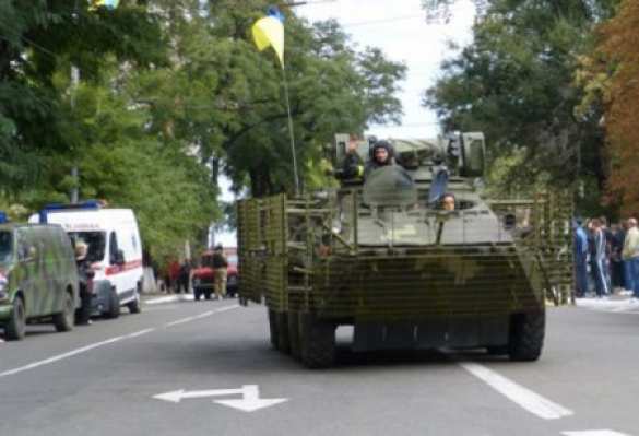 Мариуполь пытаются удержать украинством: шествия в вышиванках, мини-парады. А за городом стрельба (фото, видео) | Русская весна