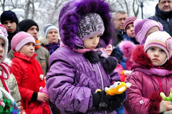 На Аллее ангелов в Донецке почтили память детей, ставших жертвами агрессии Киева (ФОТО) | Русская весна