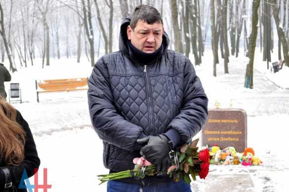 На Аллее ангелов в Донецке почтили память детей, ставших жертвами агрессии Киева (ФОТО) | Русская весна