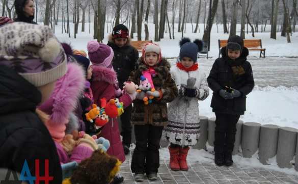 На Аллее ангелов в Донецке почтили память детей, ставших жертвами агрессии Киева (ФОТО) | Русская весна
