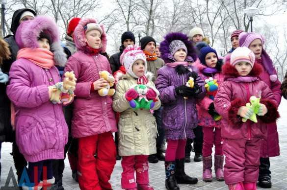 На Аллее ангелов в Донецке почтили память детей, ставших жертвами агрессии Киева (ФОТО) | Русская весна