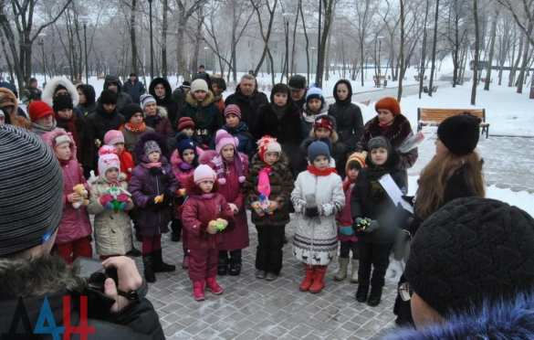 На Аллее ангелов в Донецке почтили память детей, ставших жертвами агрессии Киева (ФОТО) | Русская весна