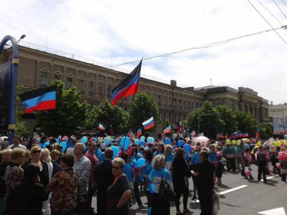 Массовое праздничное шествие началось в Донецке в честь второй годовщины Республики (ФОТО, ВИДЕО) | Русская весна