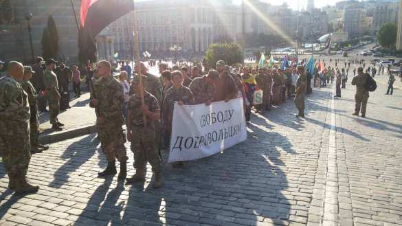 Колонна «добровольцев АТО» выдвинулась с Майдана к администрации Порошенко (+ВИДЕО, ФОТО) | Русская весна