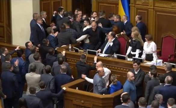 Цирк зажигает огни: Тимошенко оккупировала президиум Рады, нардепы устроили потасовку (ФОТО, ВИДЕО) | Русская весна