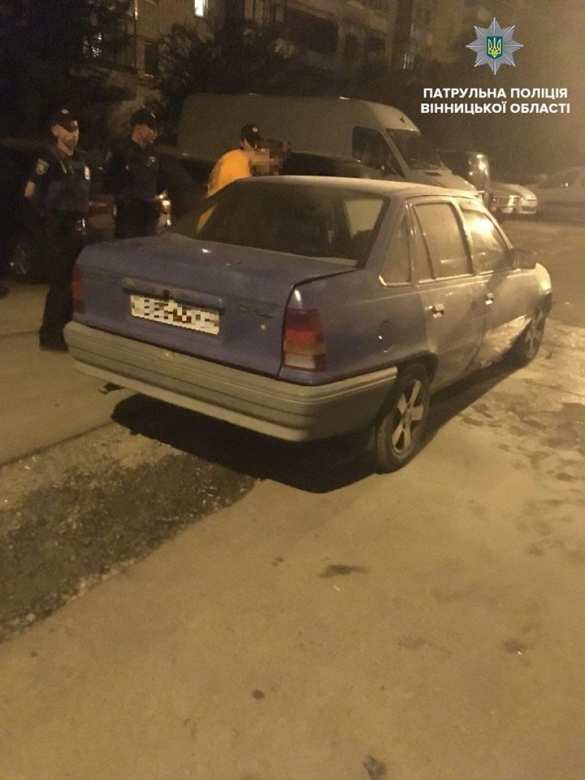 Неожиданная «благодарность»: украинских полицейских избил хозяин потушенного ими автомобиля (ФОТО) | Русская весна