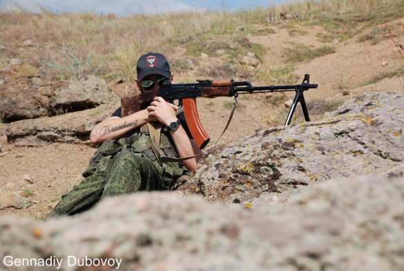 1-я Славянская бригада ведет разведку на линии фронта (ФОТОЛЕНТА) | Русская весна