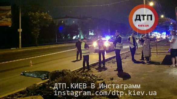 Несколько автомобилей переехали «атошника», который пытался перебежать 8-полосный проспект Перемоги (ФОТО) | Русская весна