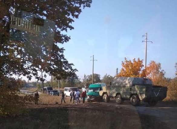 Военный транспортёр врезался в маршрутку под Днепропетровском (ФОТО, ВИДЕО) | Русская весна