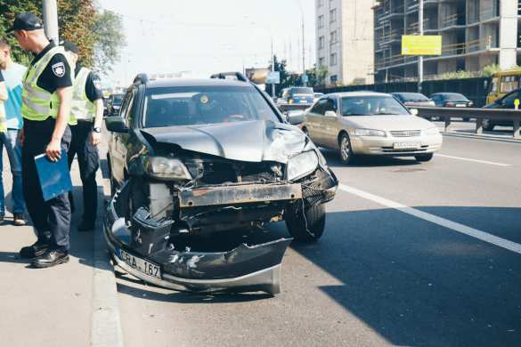 Это Украина: в Киеве нигериец-наркоман без документов въехал в полицейское авто (ФОТО, ВИДЕО) | Русская весна